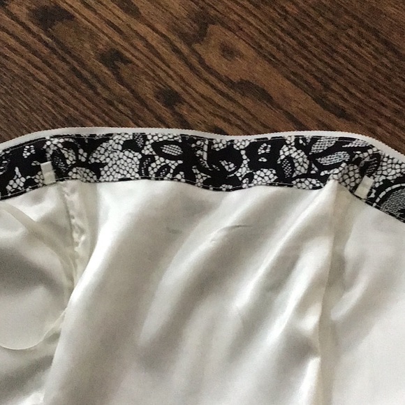 Black & White Bustier - Picture 8 of 9